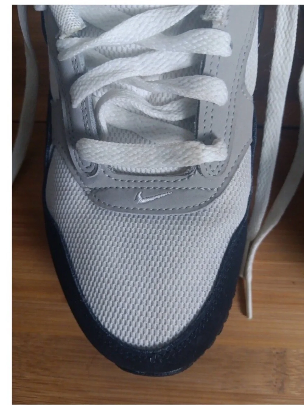 Nike Air Max Correlate women's sneaker Black, White, Teal & Pink size 10 -EUC